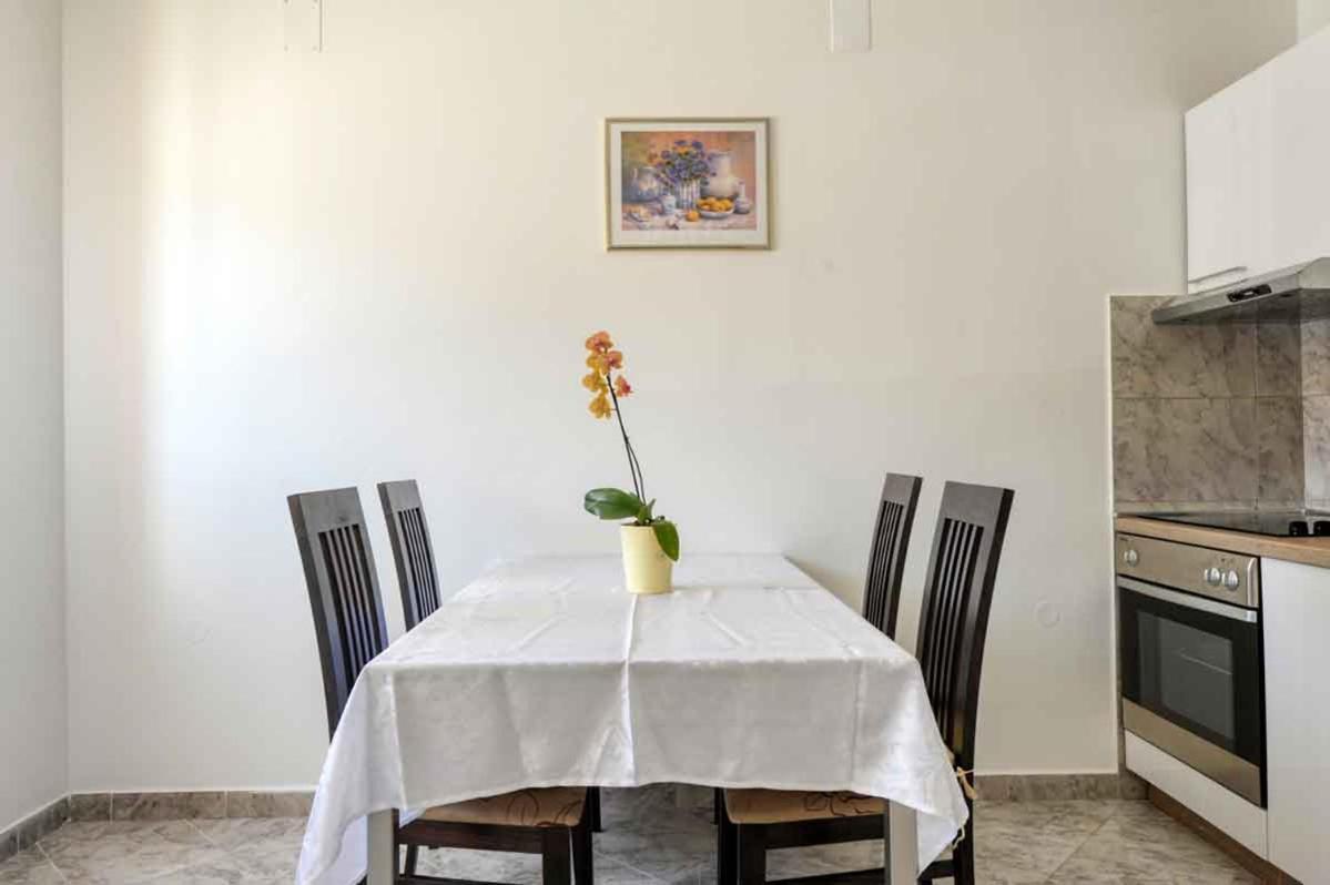 House Melly With Swimming Pool Villa Rovinjsko Selo Bagian luar foto