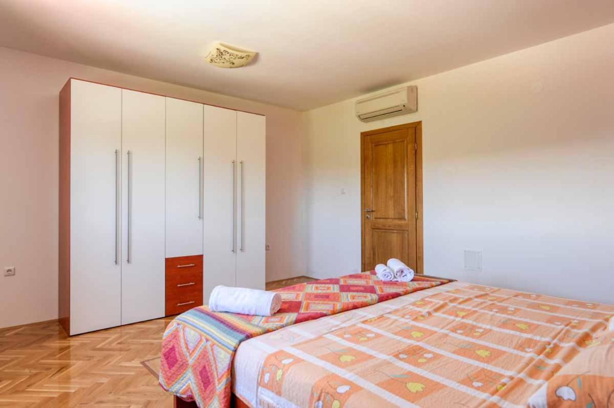 House Melly With Swimming Pool Villa Rovinjsko Selo Bagian luar foto