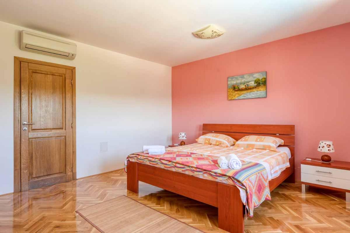 House Melly With Swimming Pool Villa Rovinjsko Selo Bagian luar foto
