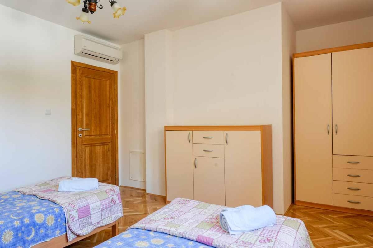 House Melly With Swimming Pool Villa Rovinjsko Selo Bagian luar foto